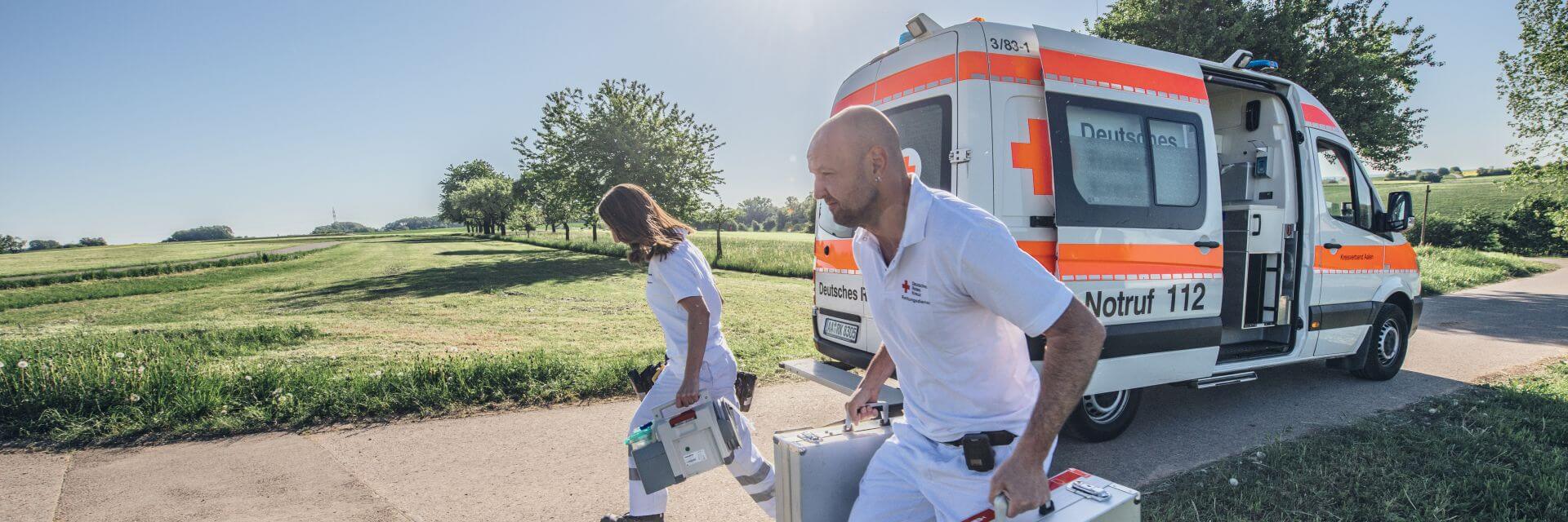 Aschaffenburg: Mann klaut Krankenwagen mit Patientin und flieht - FOCUS  online