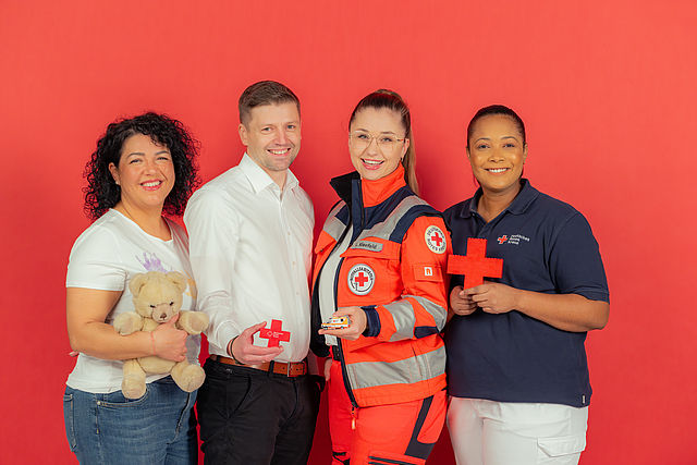 Mitarbeiter DRK Aalen aus den Bereichen Kita, Betriebswirtschaft, Rettungsdienst und Pflege